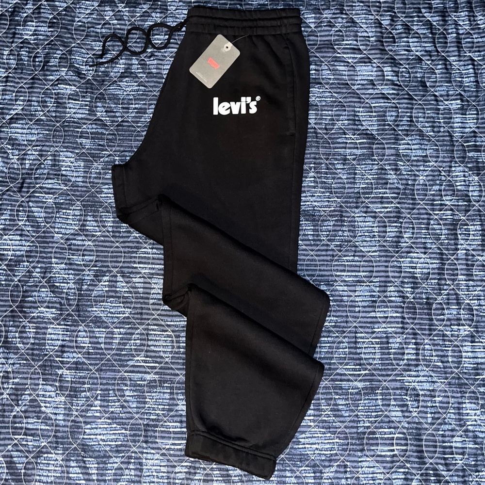 New Levi’s sweatpants w/ tags